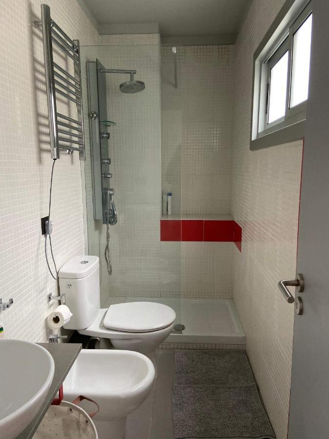 شقة Penthouse With Terrace And Views Near Oza'S Beach آكورونيا المظهر الخارجي الصورة