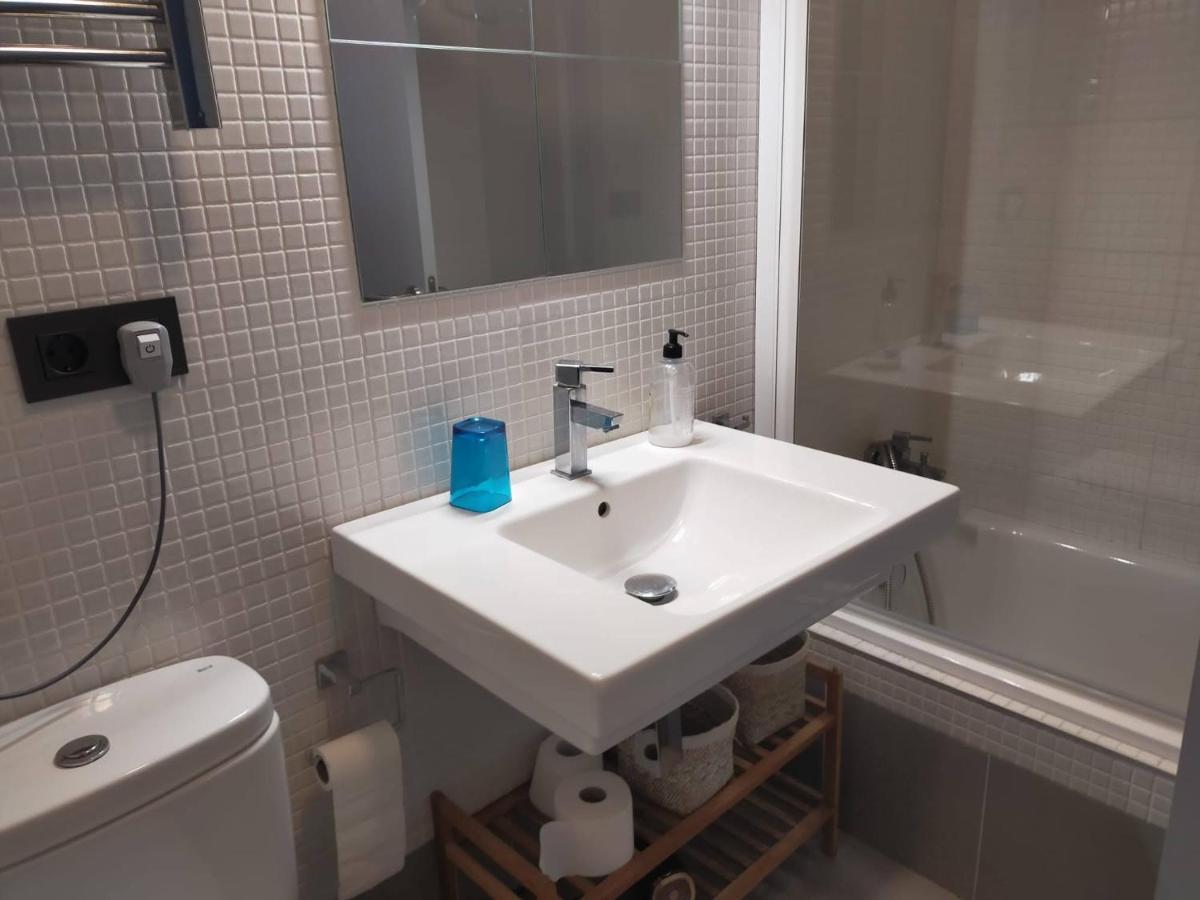 شقة Penthouse With Terrace And Views Near Oza'S Beach آكورونيا المظهر الخارجي الصورة